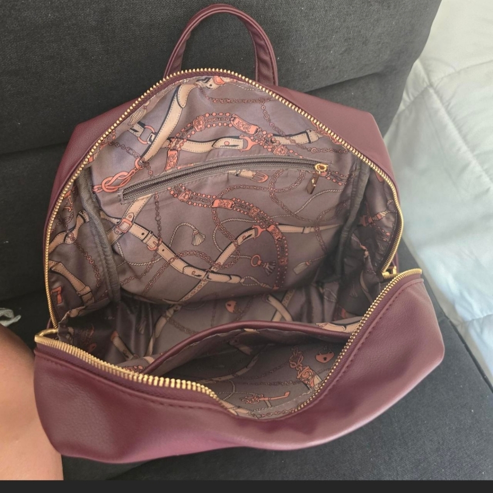Backpack - Picture 3 of 4